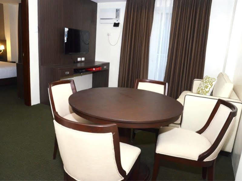 Stradella Hotel Pasig City Exterior foto