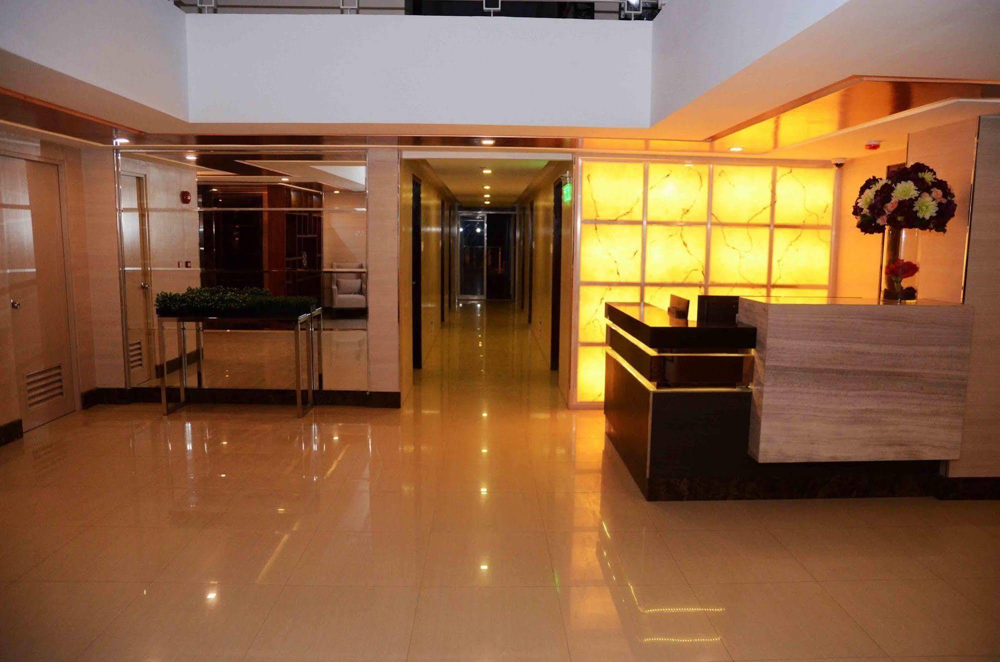 Stradella Hotel Pasig City Exterior foto