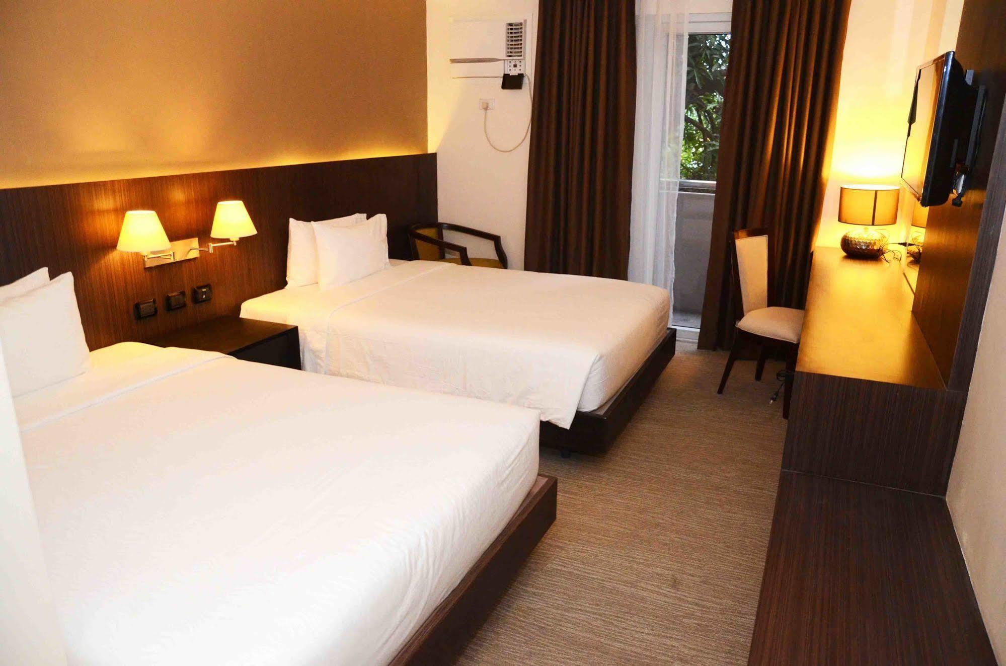 Stradella Hotel Pasig City Exterior foto