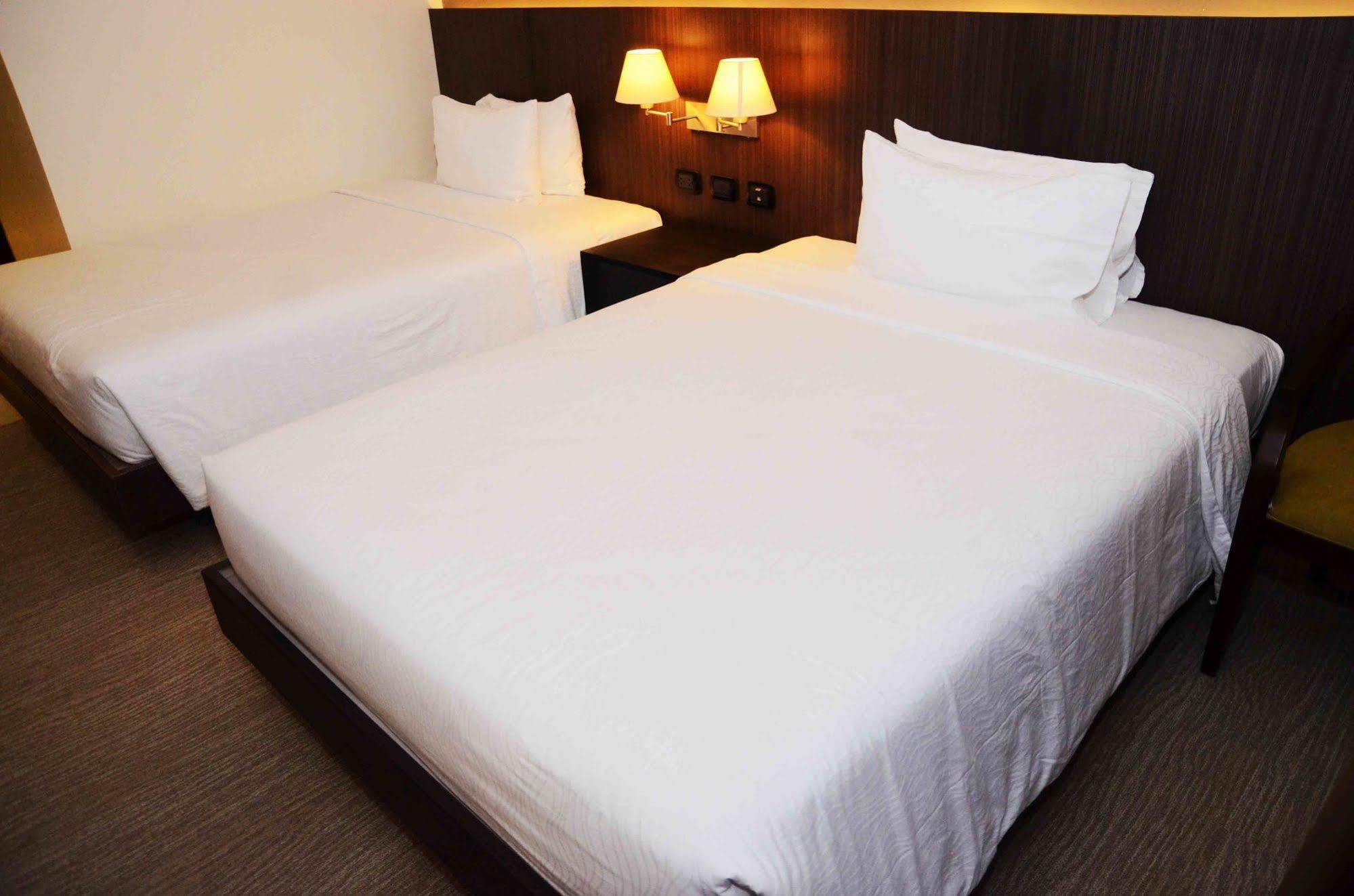 Stradella Hotel Pasig City Exterior foto